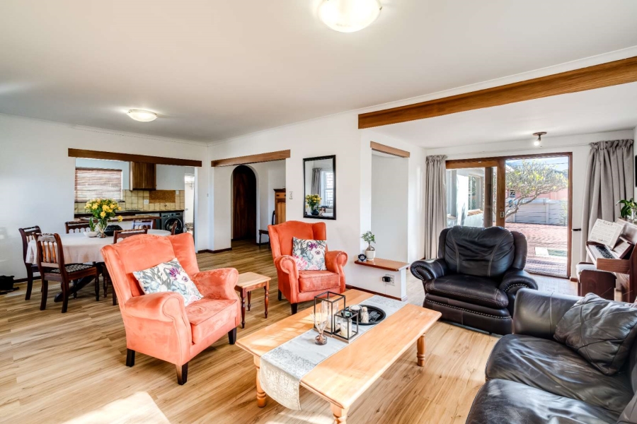 5 Bedroom Property for Sale in Kirstenhof Western Cape